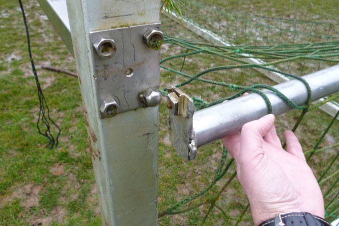 Gefahrenquelle: Tor Metallbruch